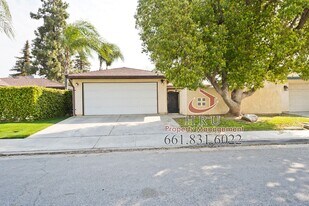 6125 Wilson Rd in Bakersfield, CA - Building Photo