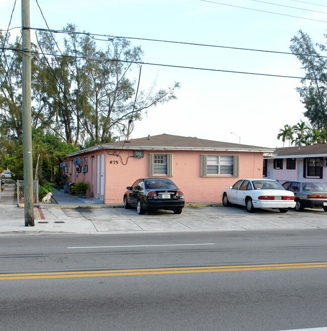 675 E 21st St in Hialeah, FL - Building Photo - Building Photo