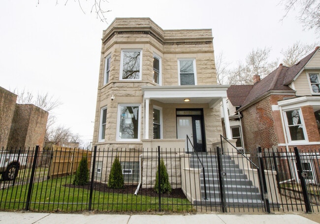 property at 5738 S Sangamon St