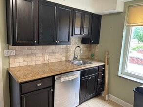 19425 Van Aken Blvd in Shaker Heights, OH - Building Photo - Building Photo