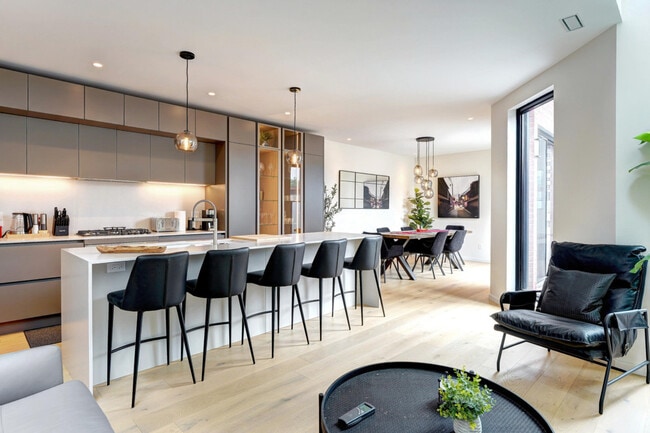 1281 Rue Rachel E