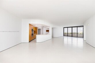 720 NE 69th St, Unit 9N in Miami, FL - Building Photo - Building Photo
