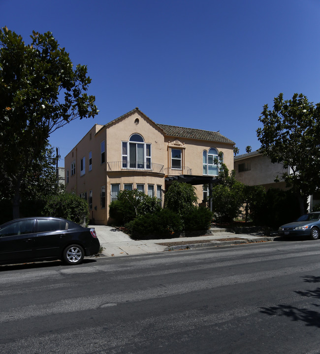 930 S St Andrews Pl in Los Angeles, CA - Building Photo