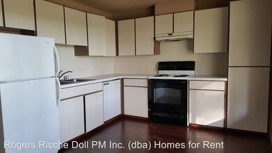 51 NW Columbia Dr-Unit -#205 in Oak Harbor, WA - Building Photo - Building Photo