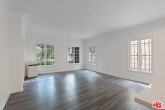 351 N Sierra Bonita Ave in Los Angeles, CA - Building Photo - Building Photo