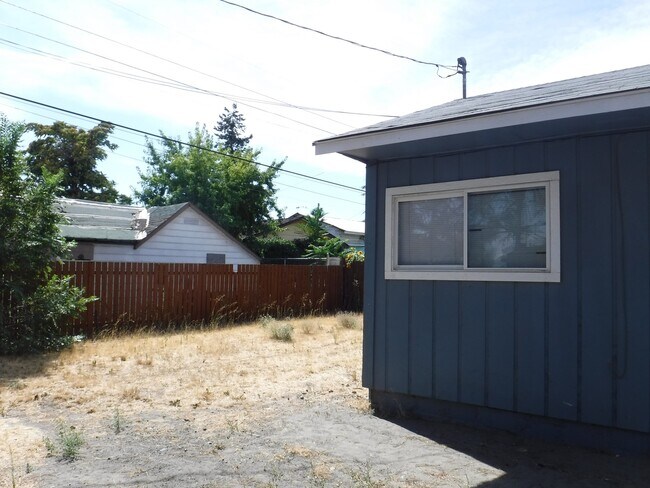 9837 Olympic Dr NE in Moses Lake, WA - Building Photo - Building Photo