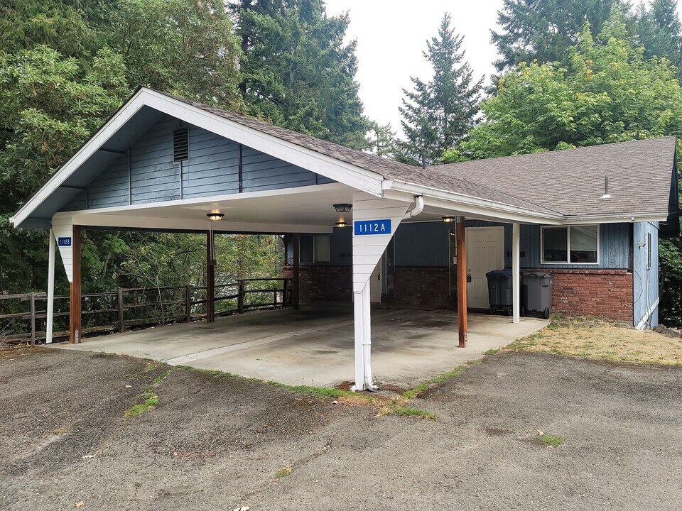 1112 Shorewood Dr in Bremerton, WA - Building Photo