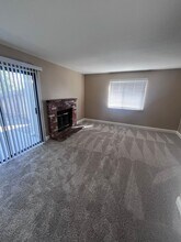 1253 Pebblewood Dr in Sacramento, CA - Building Photo - Building Photo
