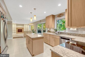 11637 Quail Ridge Ct in Reston, VA - Building Photo - Building Photo