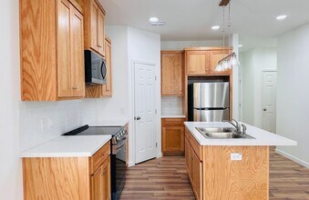 2104 E San Andrea St in Edinburg, TX - Building Photo - Building Photo