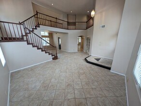 2704 N Ontario Dr in Las Vegas, NV - Building Photo - Building Photo