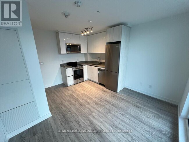 3100 Keele St in Toronto, ON - Building Photo - Building Photo