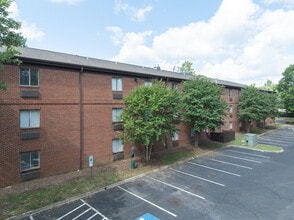 Vivo Living Charlotte University in Charlotte, NC - Building Photo - Building Photo