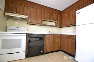 5 General Greene Ave, Unit 6 in Natick, MA - Building Photo