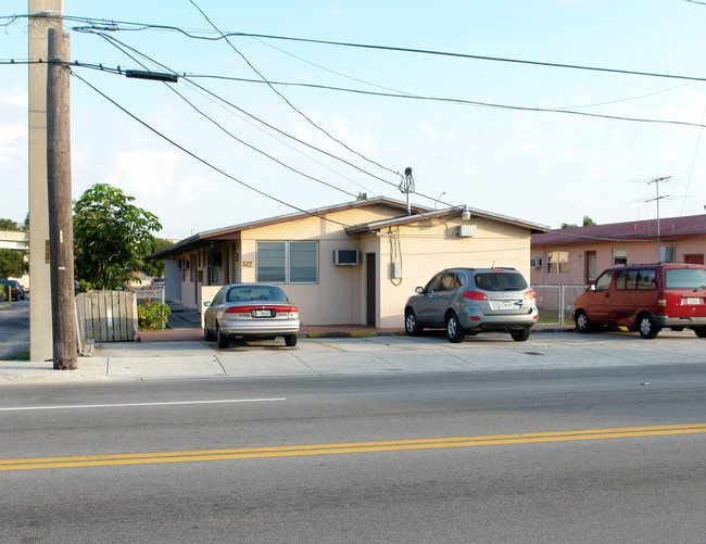 527 E 21st St in Hialeah, FL - Building Photo - Building Photo