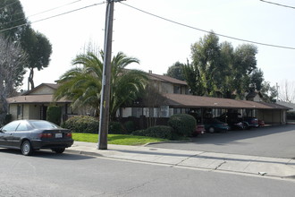 27853 Harris Rd in Hayward, CA - Foto de edificio - Building Photo