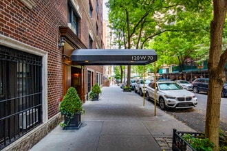 120 W 70th St in New York, NY - Foto de edificio - Building Photo