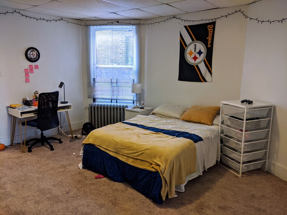 320 S Bouquet St in Pittsburgh, PA - Building Photo