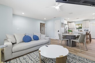 2751 Sydelle St in Sarasota, FL - Building Photo - Building Photo