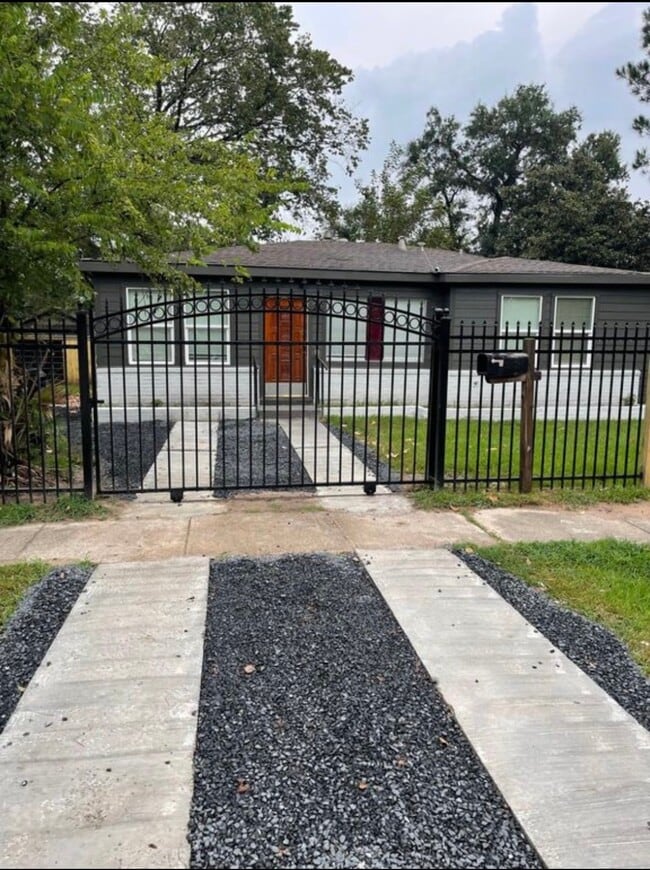 property at 425 Plymouth St