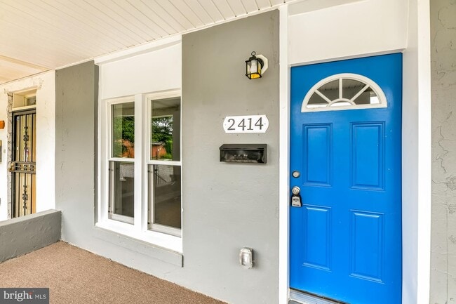 2414 Baker St photo'