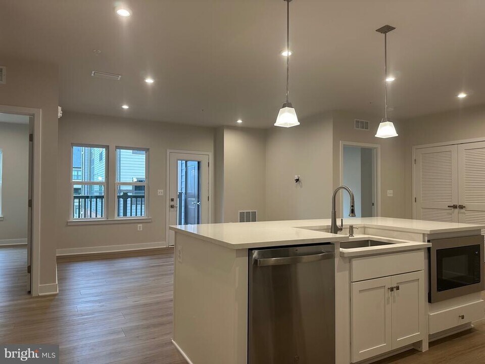 14401 Milk Thistle Ln in Chantilly, VA - Building Photo