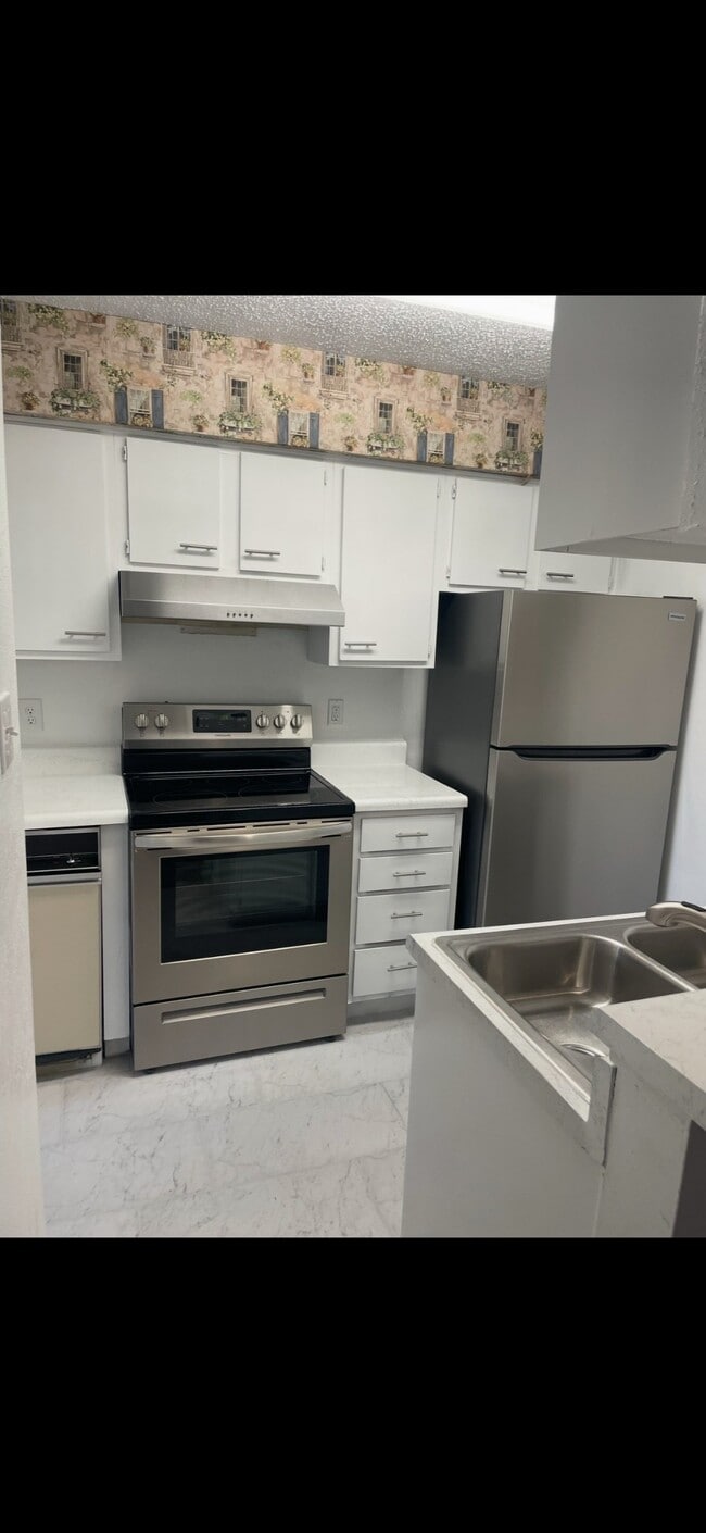 property at 700 Thicket Ln