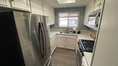 1106 W Calle De Las Estrellas in Azusa, CA - Building Photo - Building Photo
