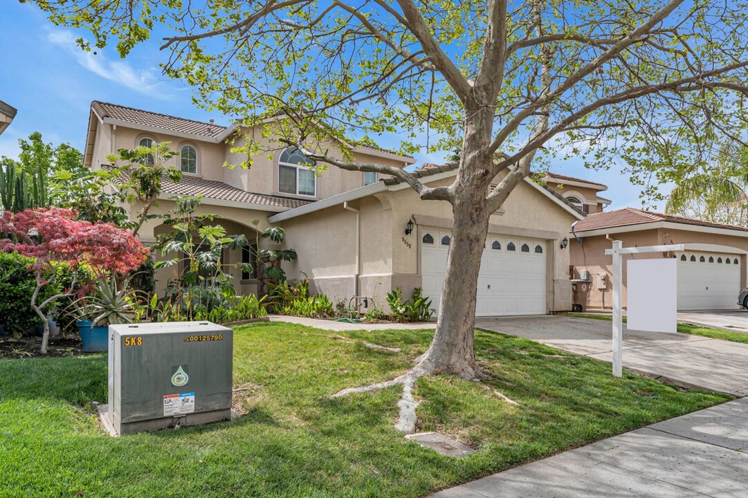 9658 Red Current Way in Elk Grove, CA - Building Photo