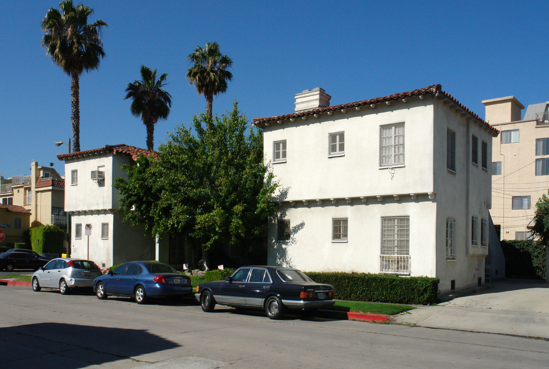 935 S Sherbourne Dr in Los Angeles, CA - Building Photo