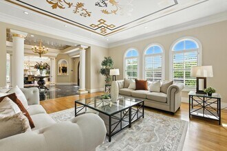 90 Broadacres Rd in Atherton, CA - Foto de edificio - Building Photo