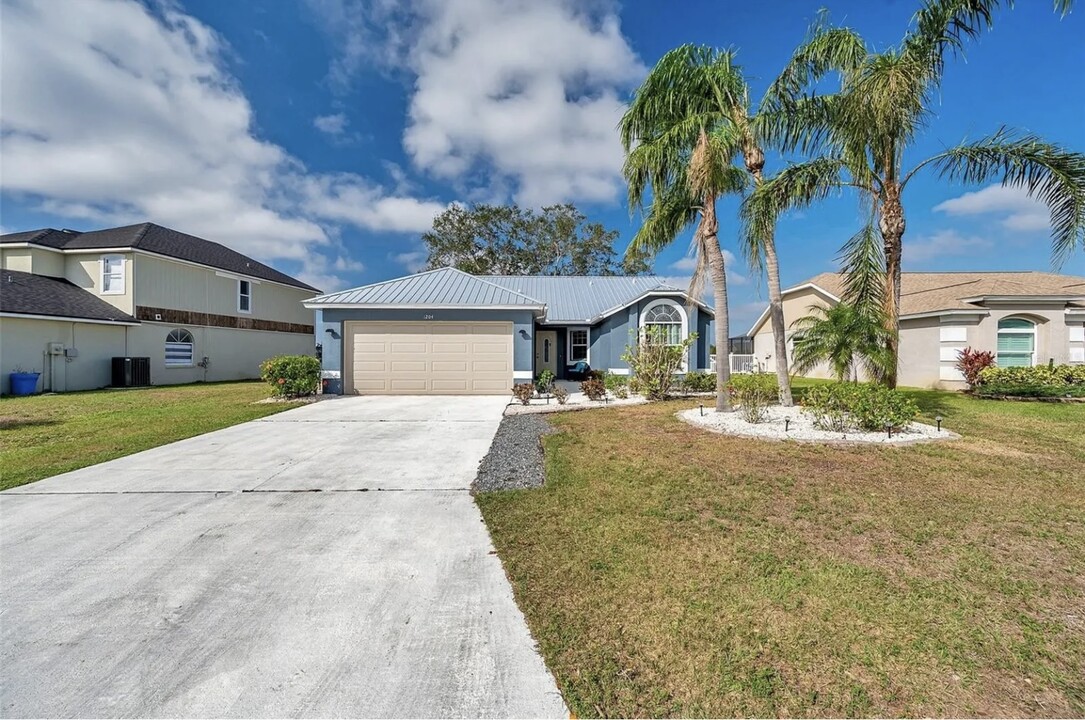 1204 50th St E in Bradenton, FL - Building Photo