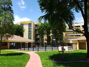 11750 SW 18th St, Unit 403-1 in Miami, FL - Building Photo - Building Photo