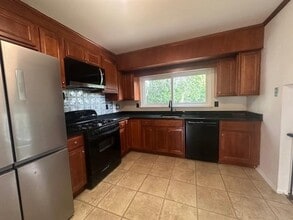 103 Wayne St in Jericho, NY - Building Photo - Building Photo