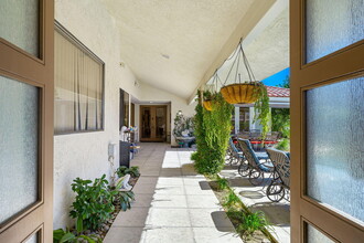 4 Dartmouth Dr in Rancho Mirage, CA - Building Photo - Building Photo