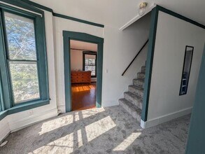 53 4th St, Unit B in Dover, NH - Foto de edificio - Building Photo