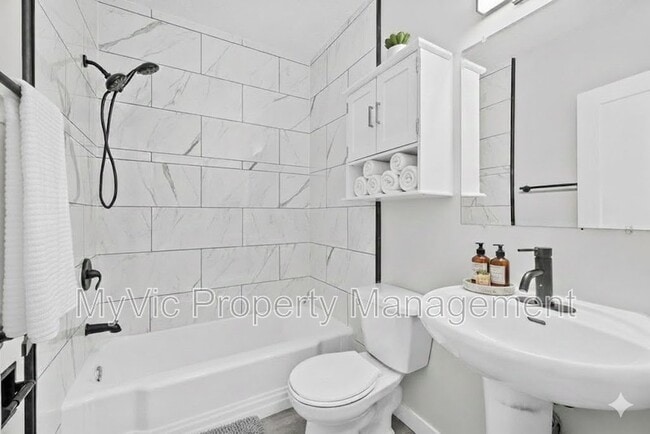 10047-10154 154 St in Edmonton, AB - Building Photo - Building Photo