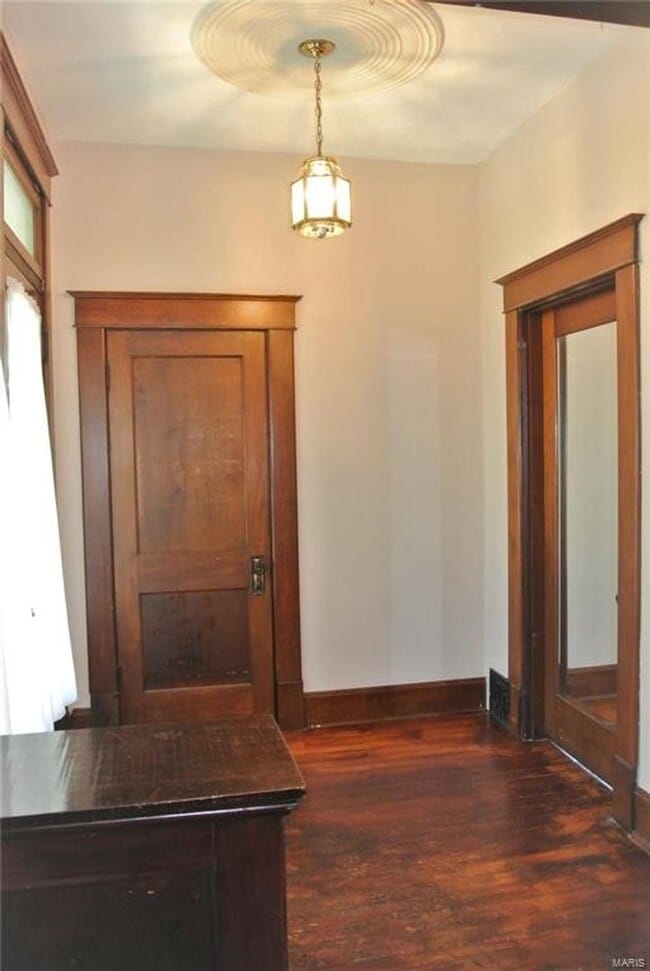 613 W Clay St in Collinsville, IL - Building Photo - Building Photo