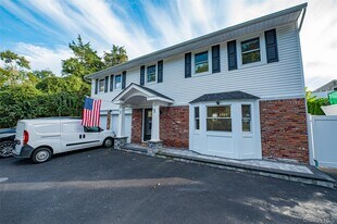 850 St Johnland Rd in Kings Park, NY - Building Photo