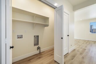 3326 N Cole Rd in Boise, ID - Building Photo - Building Photo