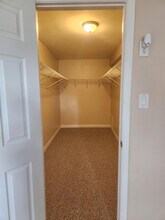 8569 W 101st Ter, Unit 309 in Palos Hills, IL - Building Photo - Building Photo