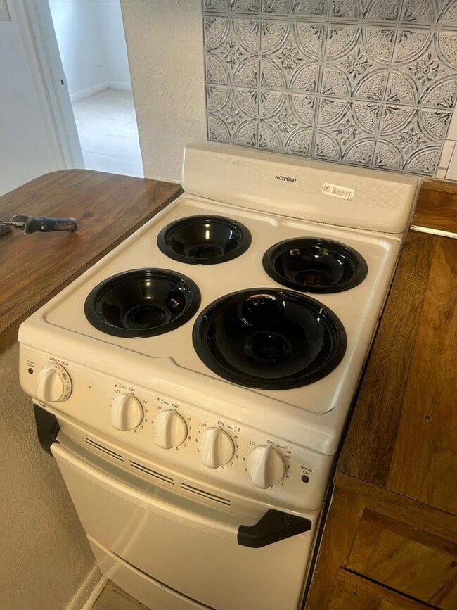 5174 NE 6th Ave, Unit 508 in Oakland Park, FL - Foto de edificio - Building Photo