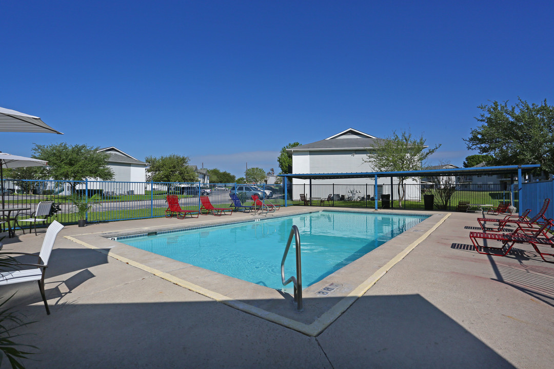 Escondido Creek Apartments in Kenedy, TX - Building Photo