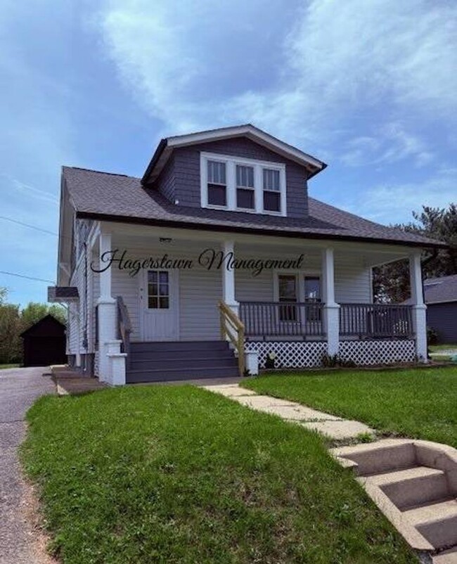 property at 17 W Oak Ridge Dr