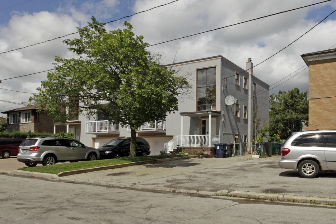 143 Shaftesbury St in Toronto, ON - Building Photo