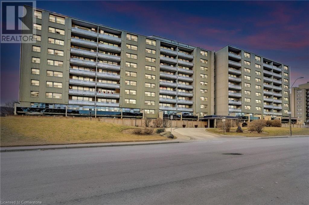 15 Albright Rd in Hamilton, ON - Building Photo