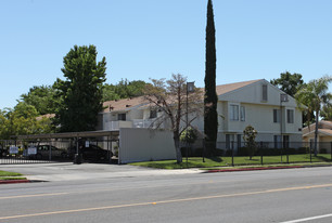 Carmel Crest in Fresno, CA - Building Photo