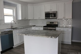41 Colonial Rd in Stamford, CT - Building Photo - Building Photo