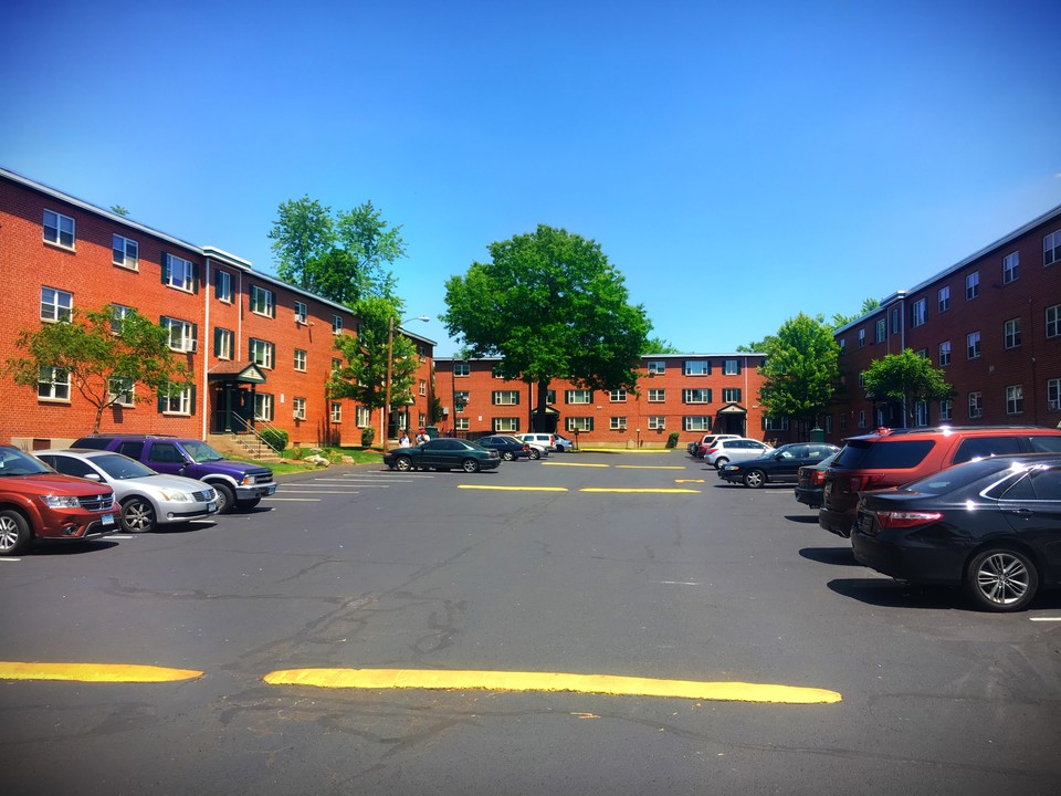 Ritz Grande Apartments in Hartford, CT - Building Photo