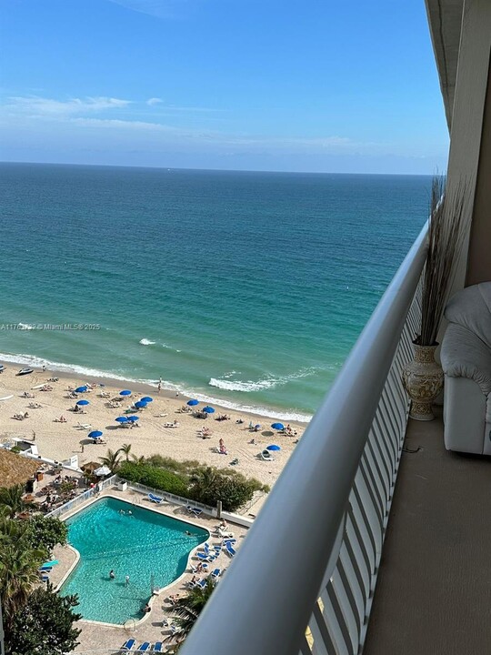 4020 Galt Ocean Dr, Unit # 1407 in Fort Lauderdale, FL - Foto de edificio
